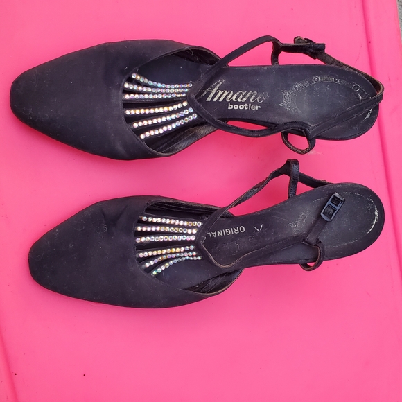 VINTAGE Black Women's Shoes with Rhinestone Detail - Picture 1 of 7